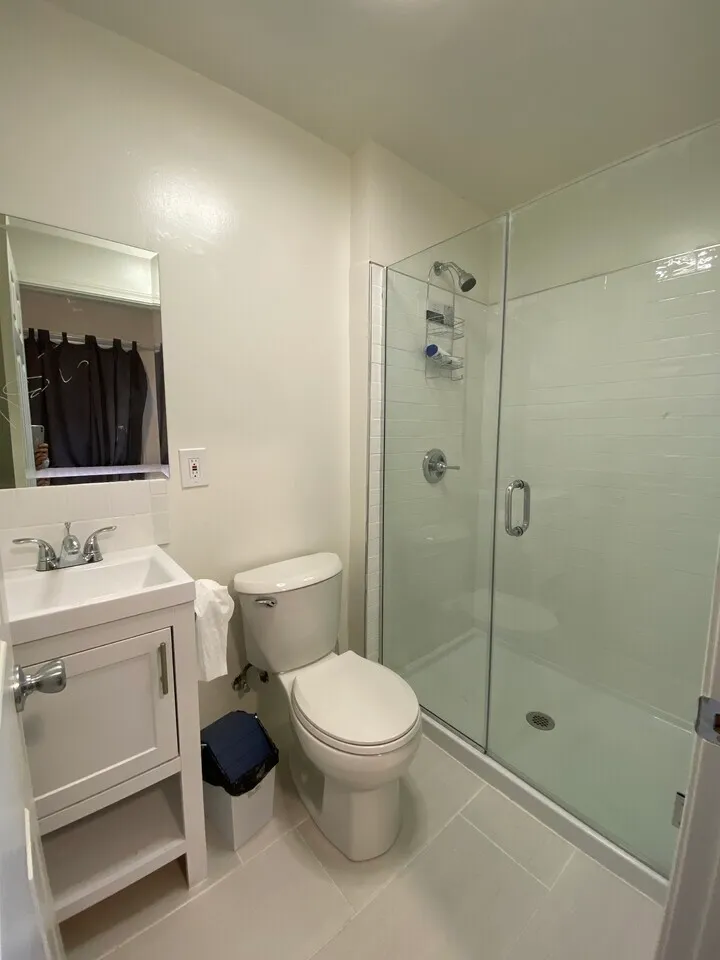 하우스 방 렌트 입니다 남자분
					룸메이트
					한타 Los Angeles's preview 1