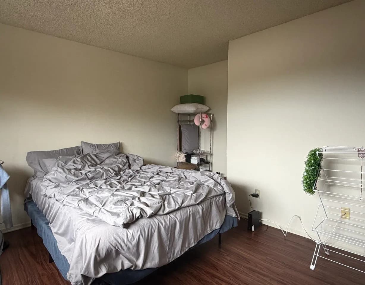 방1 화1 마스터룸 룸메이트 찾습니다
					룸메이트
					Gardena / Torrance's preview 1