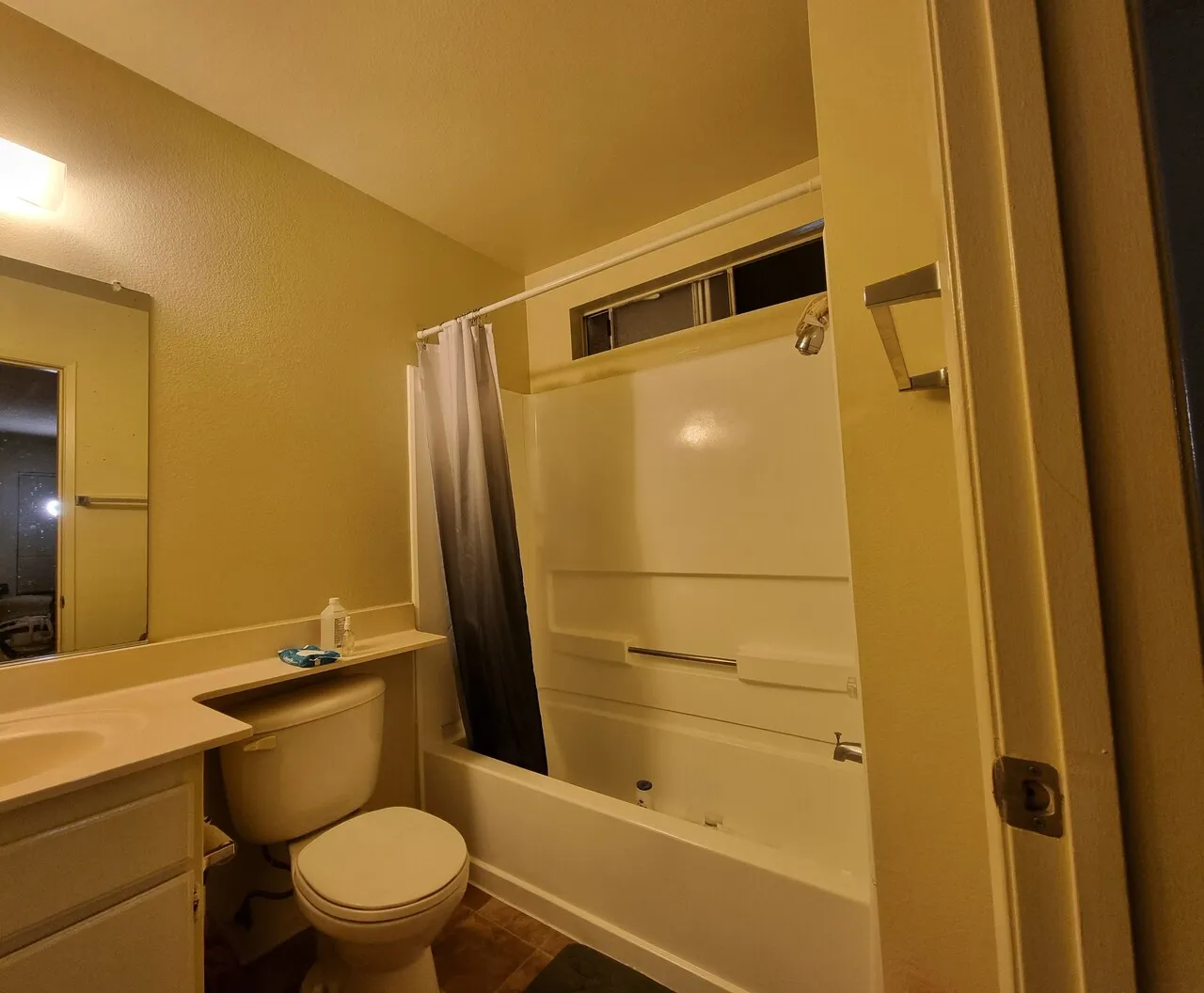 방1 화1 마스터룸 룸메이트 찾습니다
					룸메이트
					Gardena / Torrance's preview 2