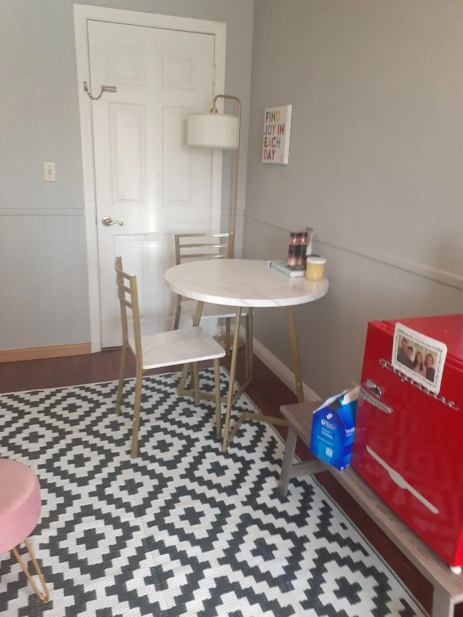 다우니 방 포 렌트 / Downey Room for Rent
					룸메이트
					Downey's preview 3