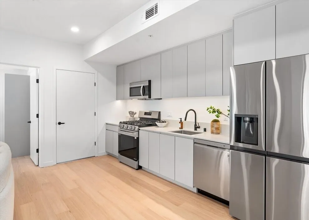 한인타운 새콘도
						2024년생, 방1 화장실1, 오픈구조, 발코니, 편리한 위치 
						콘도  Los Angeles CA's preview 0