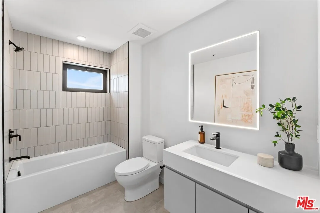 한인타운 새콘도
						2024년생, 방1 화장실1, 오픈구조, 발코니, 편리한 위치 
						콘도  Los Angeles CA's preview 1