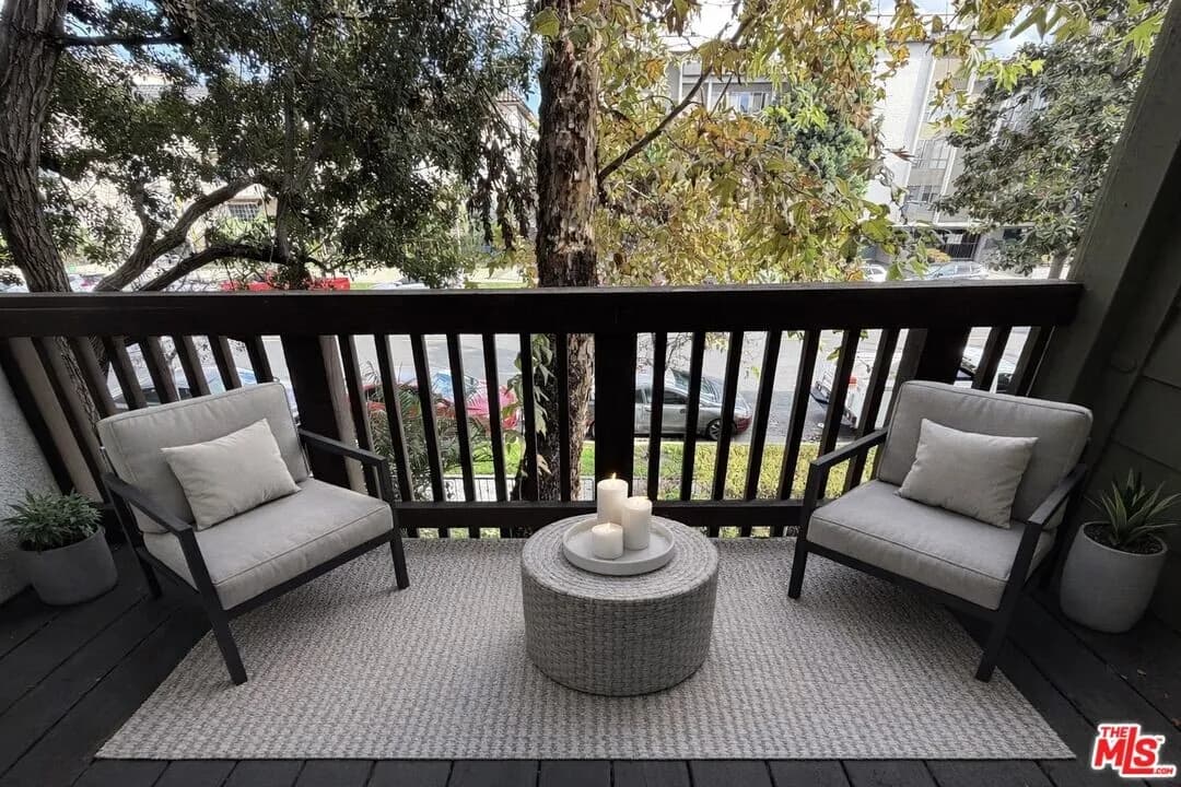 한인타운 콘도
						방1 화장실1, 오픈구조, 마루바닥, 발코니, 윌셔출퇴근 도보거리
						콘도  Los Angeles CA's preview 2