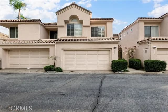 글렌데일 인기많은 타운홈
						방3 화장실3, 약 1800 sf,  private 2-car attached garage, 편리한 위치 
						타운하우스  Glendale CA's preview 0