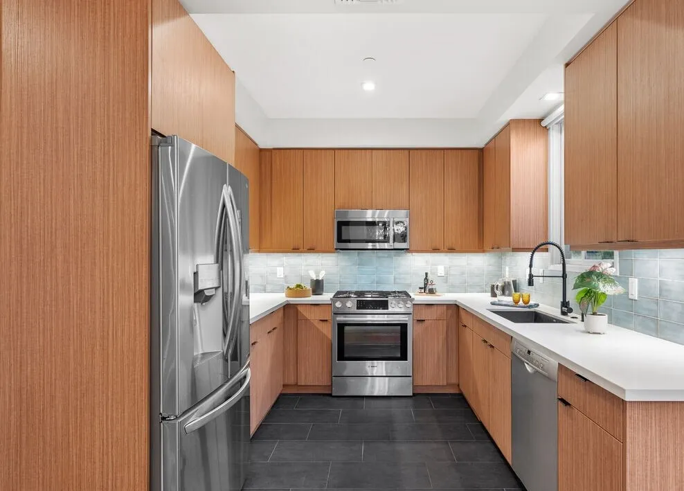 글렌데일 콘도 
						2018년생, 방2 화장실3, 약 1450 sf, 오픈구조, 타운홈 스타일, 편리한 위치 
						콘도  Glendale CA's preview 0