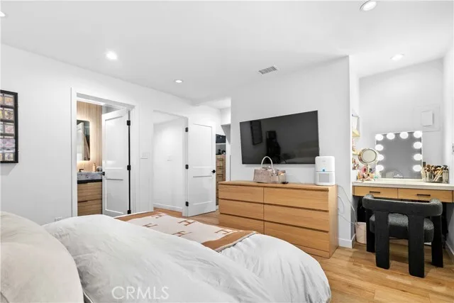 버벵크 콘도 
						방2 화장실2, 오픈구조, 리모델, Over 1200 sf, low HOA, 편리한 위치 
						콘도  Burbank CA's preview 2