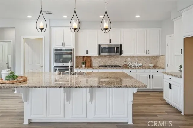 발렌시아 하우스 
						2015년생, 방5 화장실3, 약 3400 sf, (1층 방1+화1)+Den, 넓은 LOFT, 뒷마당, 게이트단지
						주택  Valencia CA's preview 0