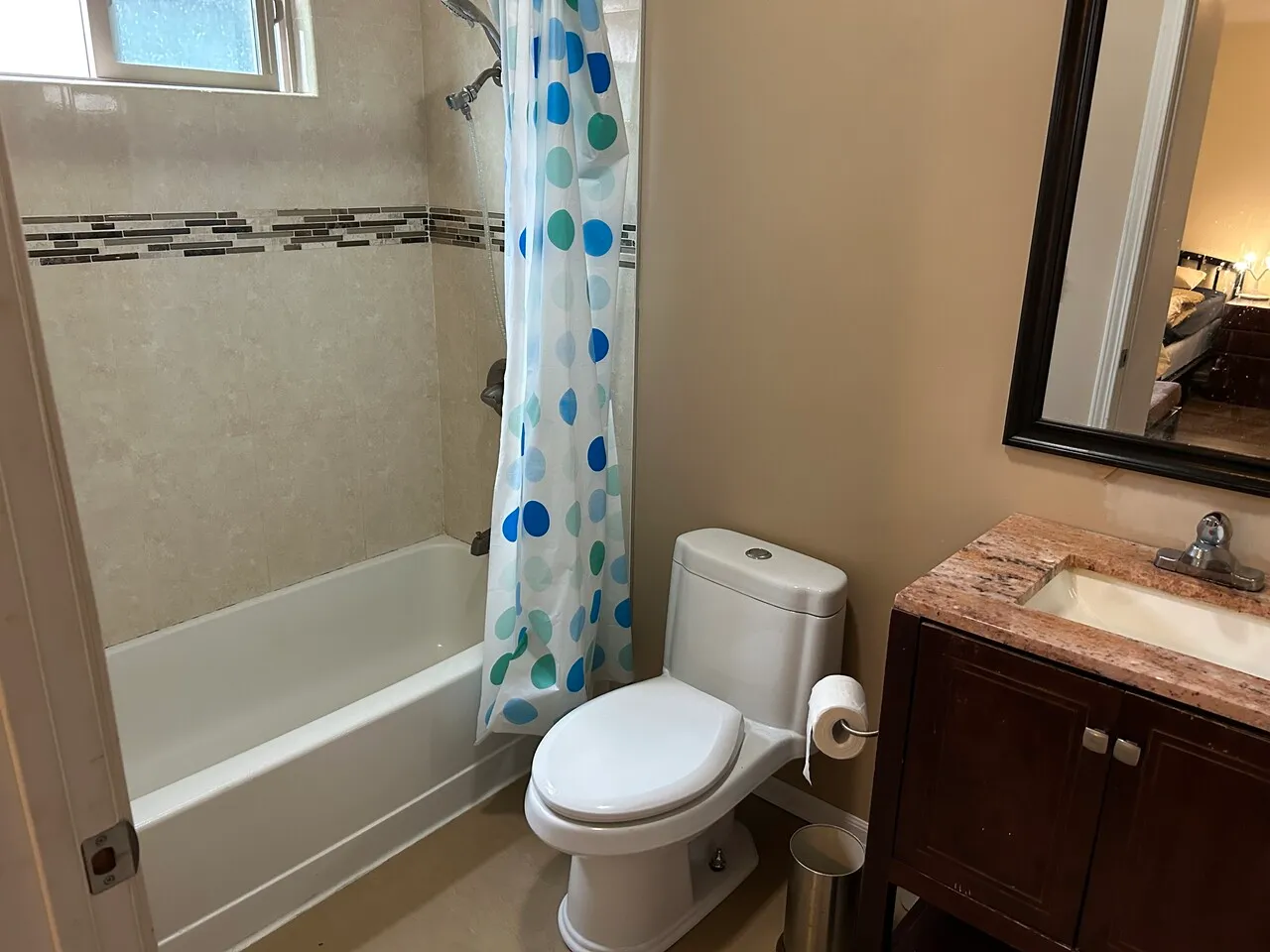 웨스트LA 프라이빗 베드+베스
					룸메이트
					웨스트엘에이's preview 1