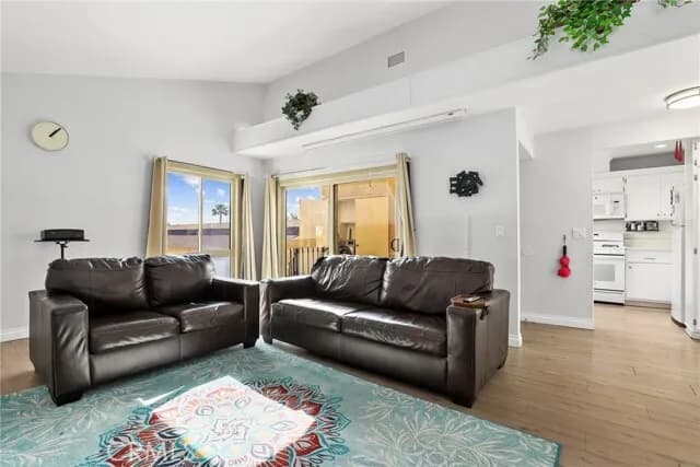 강력추천 1057 싸이프레스 2베드 타운하우스 
						방2 화2, 1156Sqft
						타운하우스  Cypress CA's preview 2