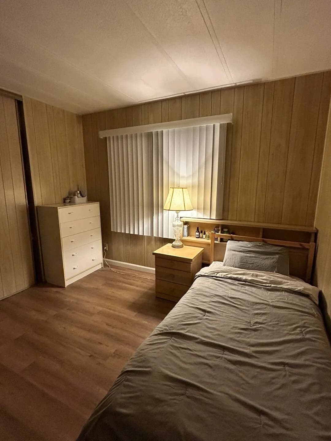 Carson 개인룸 $700/All Included/여성분만/주차O/1월 17일 이후 가능
					룸메이트
					Carson's preview 1