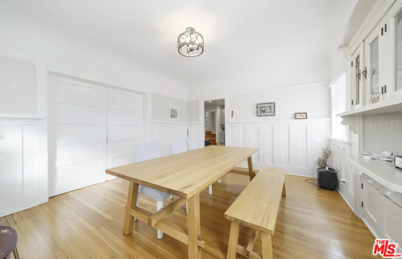 C-2 zoning, 레노베이션된 인컴 property - ADU건축 가능
						OPEN HOUSE 1/18(SUN) 1PM - 3PM
						주택's preview 3