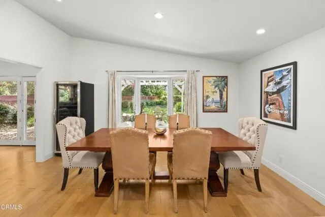 라캐냐다 하우스
						방3 화장실2, 건평 Over 2000 sf, 랏 Over 14,000 sf
						주택  La Canada Flintridge CA's preview 1