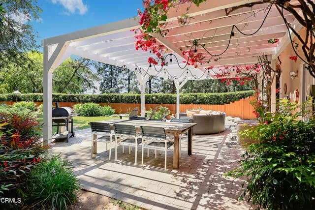 라캐냐다 하우스
						방3 화장실2, 건평 Over 2000 sf, 랏 Over 14,000 sf
						주택  La Canada Flintridge CA's preview 3