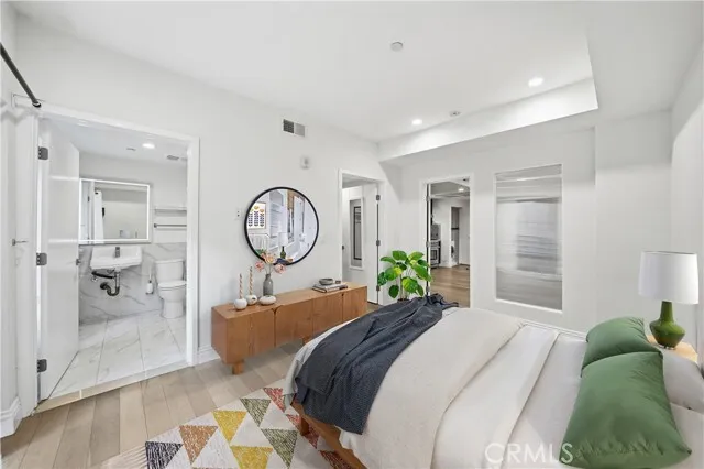 한인타운 콘도
						2018년생, 방1 화장실1, 오픈구조, Laundry in unit, 낮은 HOA, 편리한위치
						타운하우스  Los Angeles CA's preview 2