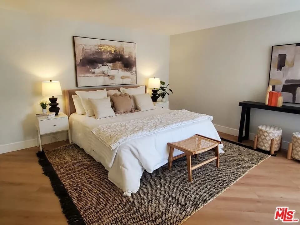 비아마리솔 콘도
						방2 화장실1, Over 1000 sf, 오픈구조, 마루바닥, 발코니, 편리한 위치
						콘도  Los Angeles CA's preview 2