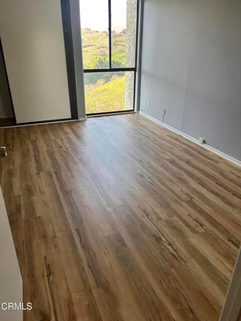 비아마리솔 콘도
						방2 화장실2, 파킹2대, Over 1000 sf, 오픈구조, 마루바닥, 발코니
						콘도  Los Angeles CA's preview 2