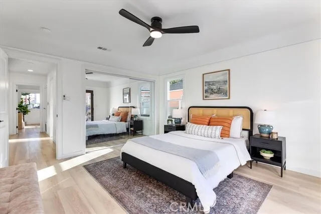 엘에이 하우스
						방3 화장실3, (Front 방2 화2 & Back 방1화1) 건평 Over 2100 sf, 랏 약 6800 sf
						주택  Los Angeles CA's preview 2