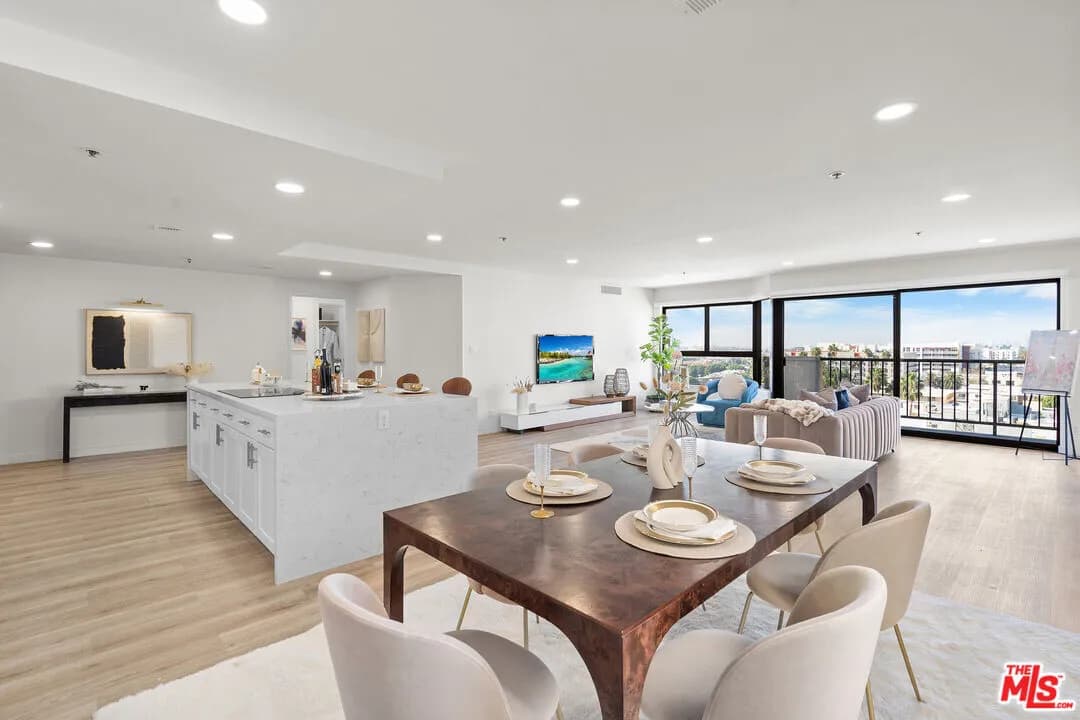 한인타운 콘도
						방2 화장실2, Over 1500 sf, 넓은 오프구조, 발코니, 탁 트인 뷰, 시큐리티, 편리한 위치
						콘도  Los Angeles CA's preview 1