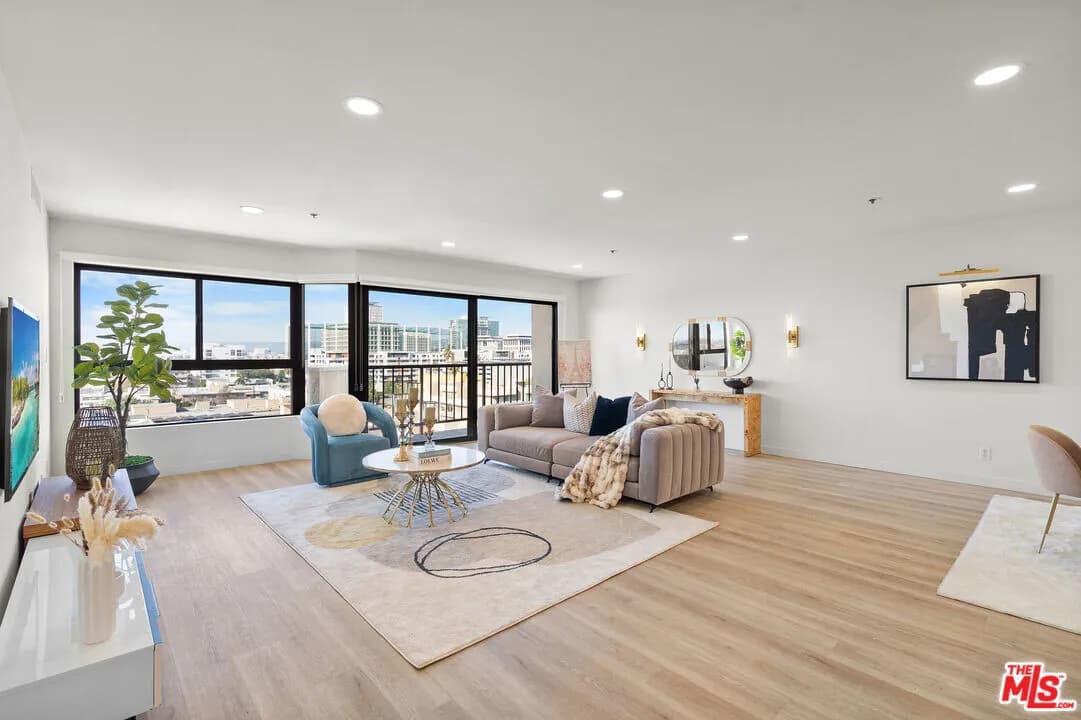 한인타운 콘도
						방2 화장실2, Over 1500 sf, 넓은 오프구조, 발코니, 탁 트인 뷰, 시큐리티, 편리한 위치
						콘도  Los Angeles CA's preview 3