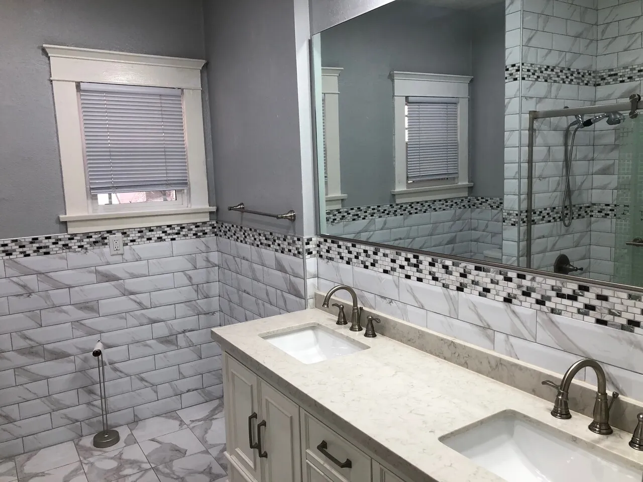 큰 독방/ 개인 전용 화장실/ 1 파킹/개인 출구
					룸메이트
					Los Angeles (한타지역's preview 2