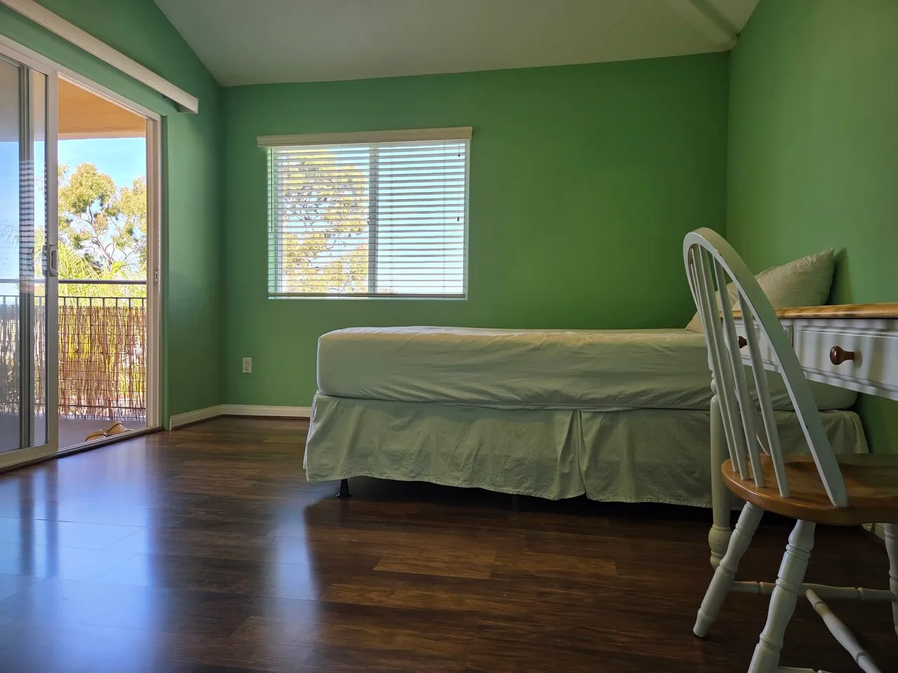 TORRANCE 토랜스 여자분 룸메이트
					룸메이트
					Torrance's preview 0