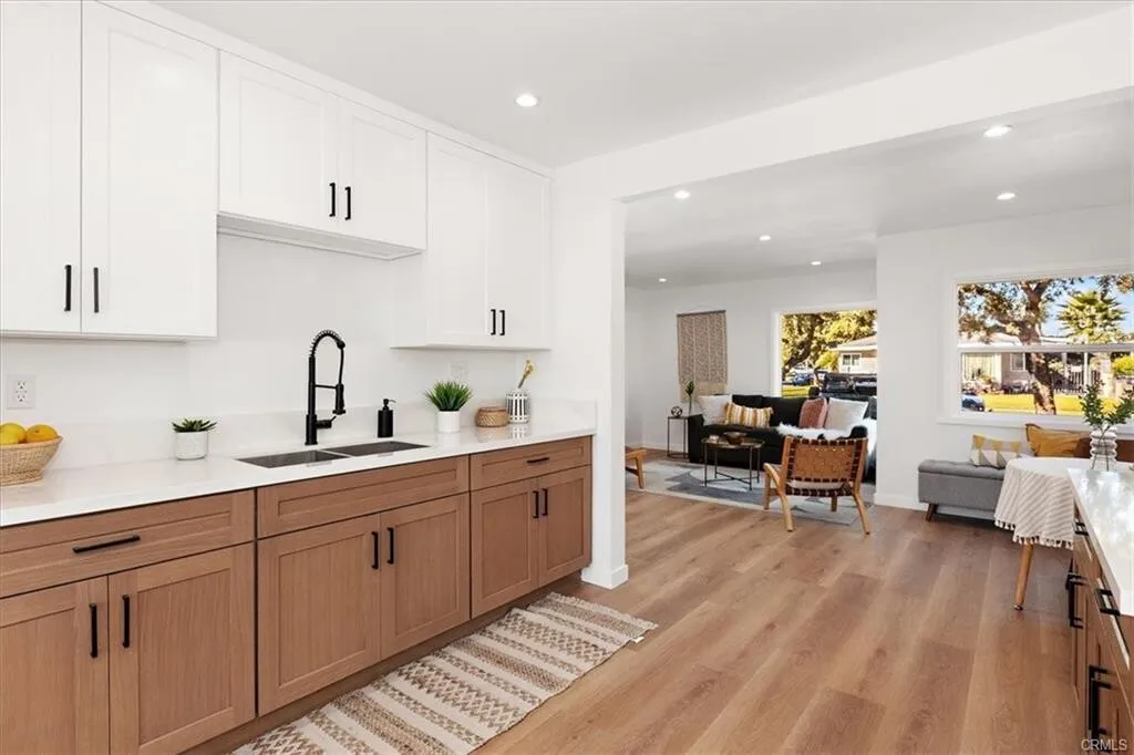 다운타운 13mi 피코리베라 착한가격 Upgraded 단층하우스
						3.5% 다운 가능한 조용하고 깨끗한 주택가 NO HOA
						주택  Pico Rivera CA's preview 3