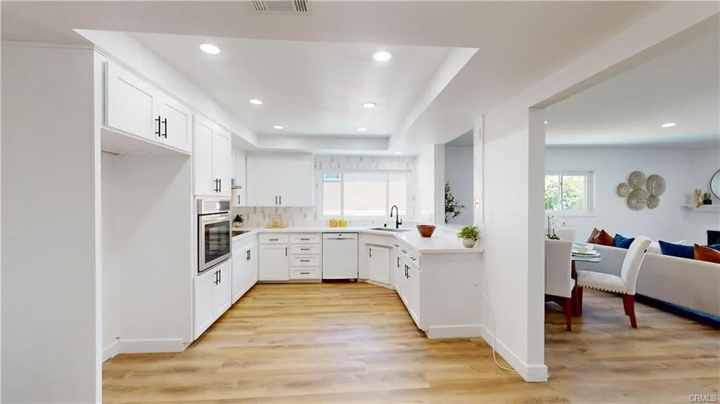 Beechwood학군 Beautiful 리모델링 단층 콘도
						세탁기 in-side, 2 car 주차
						콘도  Fullerton CA's preview 0