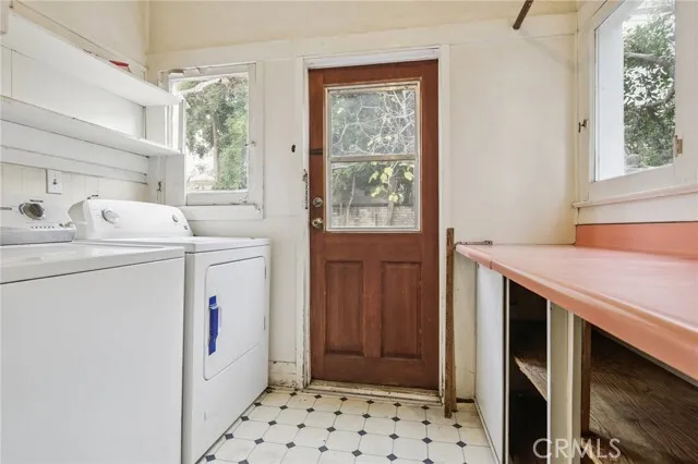 행콕팍 하우스
						방4 화장실3, 건평 약 4000 sf. 랏 약 7500 sf ** TLC **
						주택  Los Angeles CA's preview 1