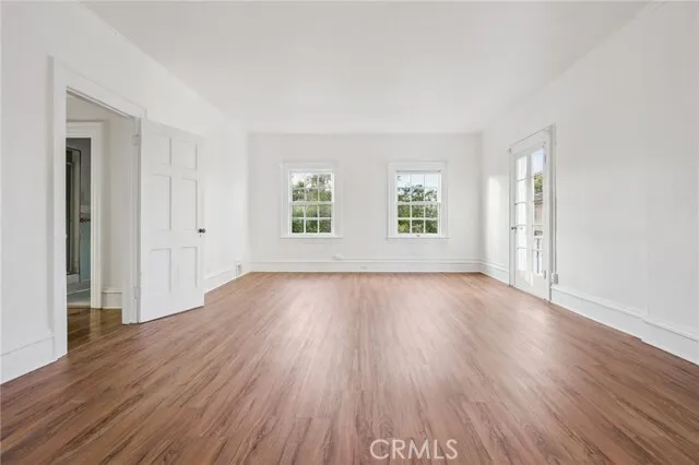 행콕팍 하우스
						방4 화장실3, 건평 약 4000 sf. 랏 약 7500 sf ** TLC **
						주택  Los Angeles CA's preview 3