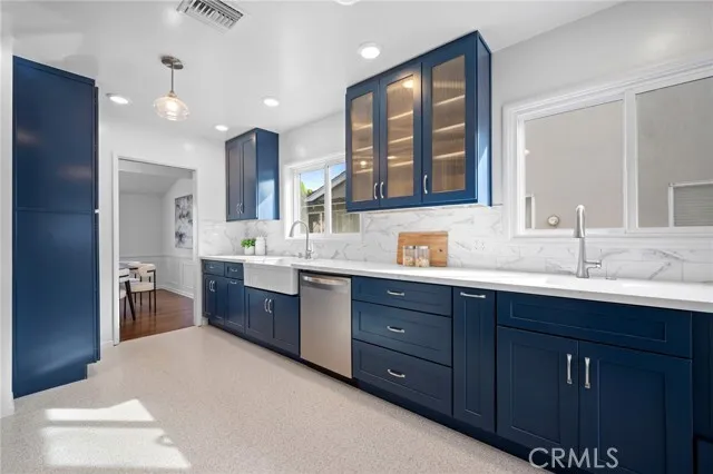 글렌데일 하우스 
						빙3 화장실2, 건평 약 1350 sf, 랏 약 6100 sf
						주택  Glendale CA's preview 0