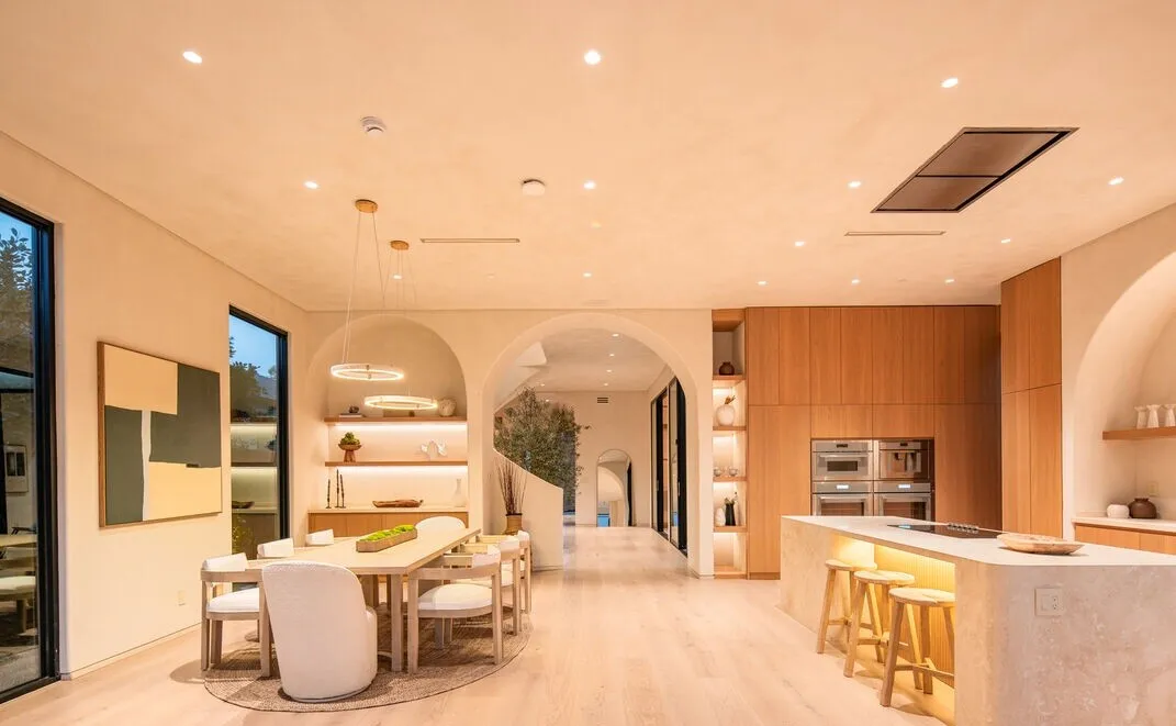 미라클마일 신축 하우스
						2025년생, 방5 화장실6, 건평 Over 4000 sf, 랏 약 5600 sf
						주택   CA's preview 0