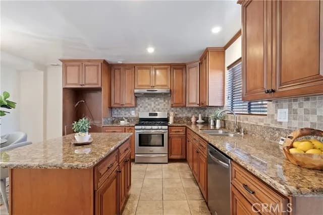 토렌스 콘도
						방4 화장실3, (1층에 방있는구조)약 1600 sf, 타운홈 스타일,  밝고 환함, 파킹3대
						콘도  Torrance CA's preview 0