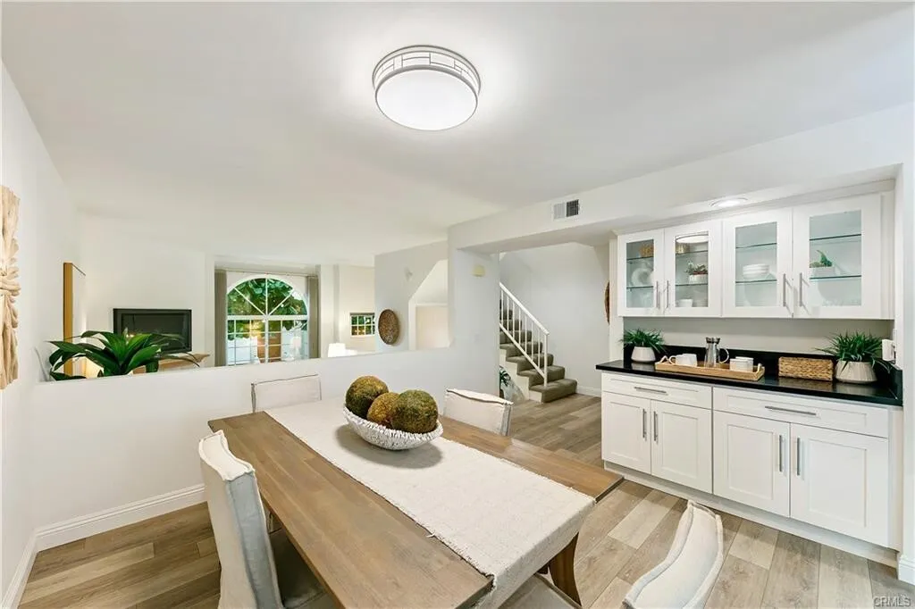 [가디나] 다운타운 12mi 게이트 리조트단지 리모델링 타운홈
						2 car attached 그라지, Central A/C
						타운하우스  Gardena CA's preview 2