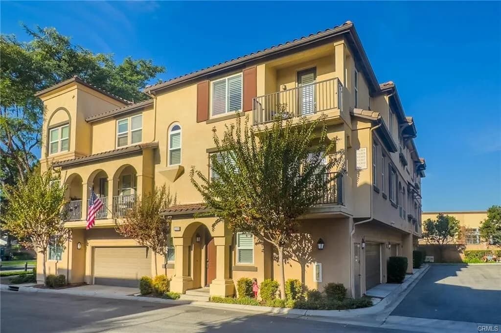 [위티어] 2007년생 게이트단지 최고학군지역 리모델링 넓은 타운홈
						1680SQFT, 코너집, main floor에 방, 라미라다인근
						타운하우스  Whittier CA's preview 0