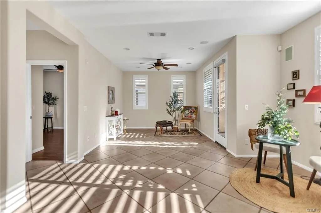 [위티어] 2007년생 게이트단지 최고학군지역 리모델링 넓은 타운홈
						1680SQFT, 코너집, main floor에 방, 라미라다인근
						타운하우스  Whittier CA's preview 2