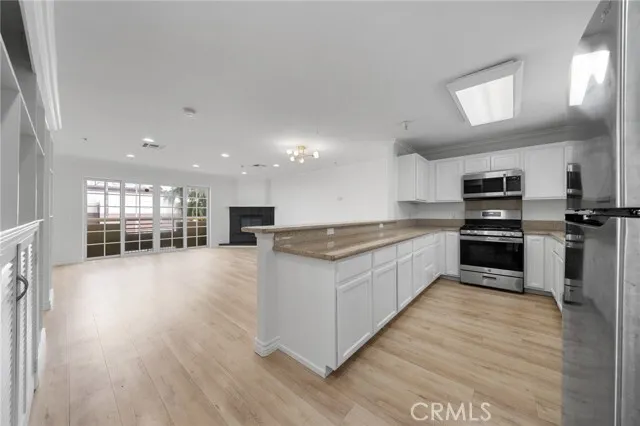 [한인타운] 방2+화3 1,140sf 2006년생 콘도
						리모델링, 층간 소음 없는 타운하우스 스타일
						콘도  Los Angeles CA's preview 0