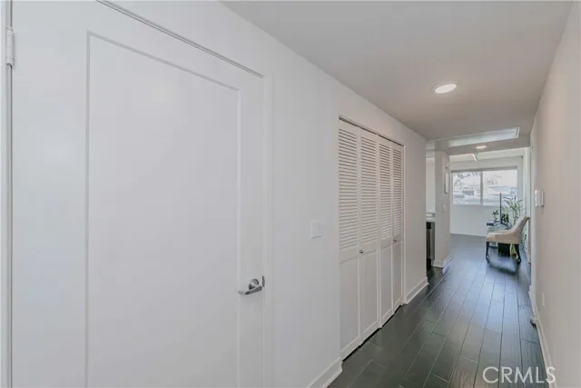 한인타운 2016년식 코너유닛 2베드 콘도 [추천0115]
						방 2, 화 2, 주차 2대, 게스트 파킹
						콘도's preview 0