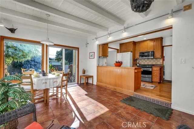 강력추천 1062 학군 좋은 사우스 토렌스 하우스
						3베드 2베쓰 / 1,704 sf 
						주택  Los Angeles CA's preview 1