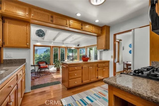 강력추천 1062 학군 좋은 사우스 토렌스 하우스
						3베드 2베쓰 / 1,704 sf 
						주택  Los Angeles CA's preview 2