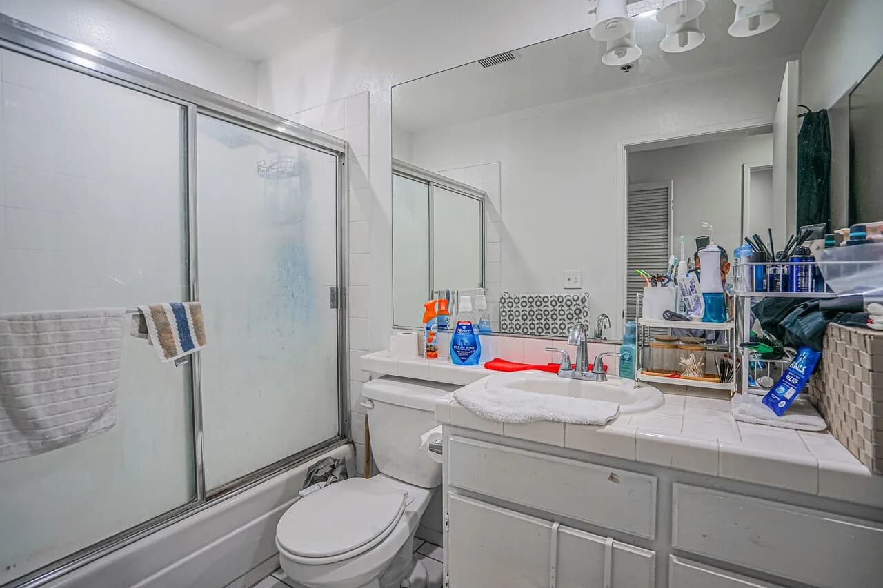 LA 한인타운 (베렌도+ 6가)콘도 룸메이트
					룸메이트
					Los Angeles's preview 1