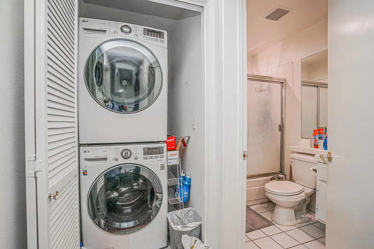 LA 한인타운 (베렌도+ 6가)콘도 룸메이트
					룸메이트
					Los Angeles's preview 2