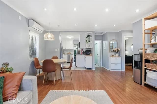 [이글락] 방2+보너스룸+화2 리모델링 단독주택
						첫집 추천, 트렌디한 카페와 식당, 요세미티 공원 인근
						주택  Los Angeles CA's preview 2