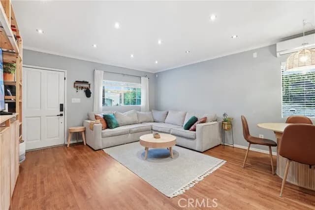 [이글락] 방2+보너스룸+화2 리모델링 단독주택
						첫집 추천, 트렌디한 카페와 식당, 요세미티 공원 인근
						주택  Los Angeles CA's preview 3