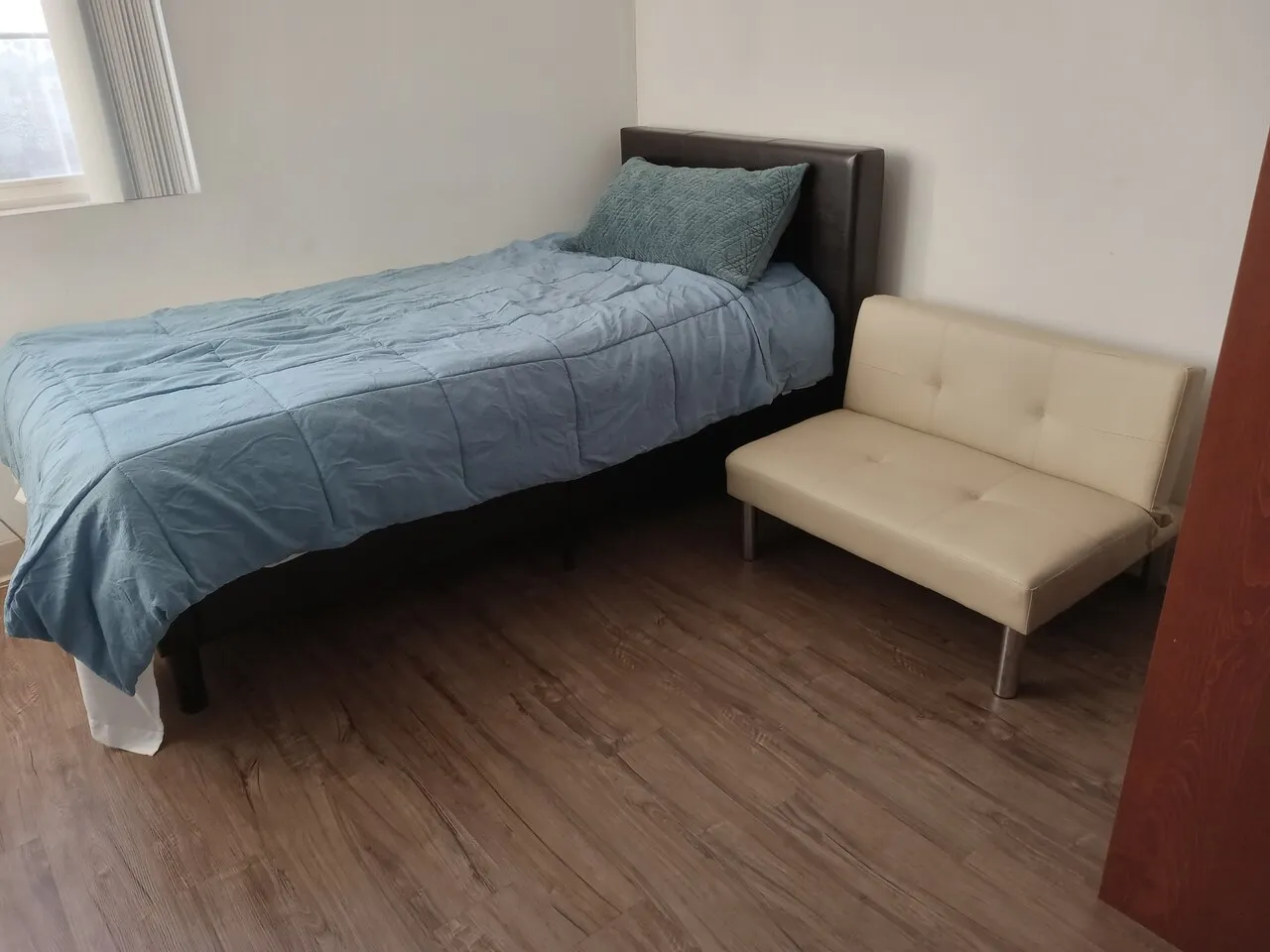 아파트 방 렌트
					룸메이트
					한인타운's preview 0