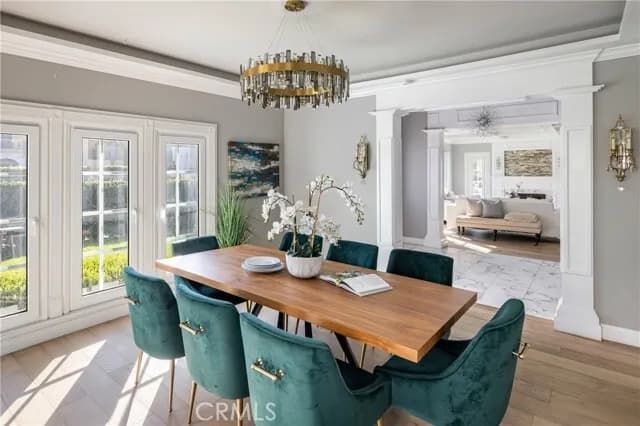 행콕팍 하우스 
						방5 화장실3, ADU 방2 화2, 건평 약 4200 sf, 랏 약 7300 sf
						주택  Los Angeles CA's preview 2