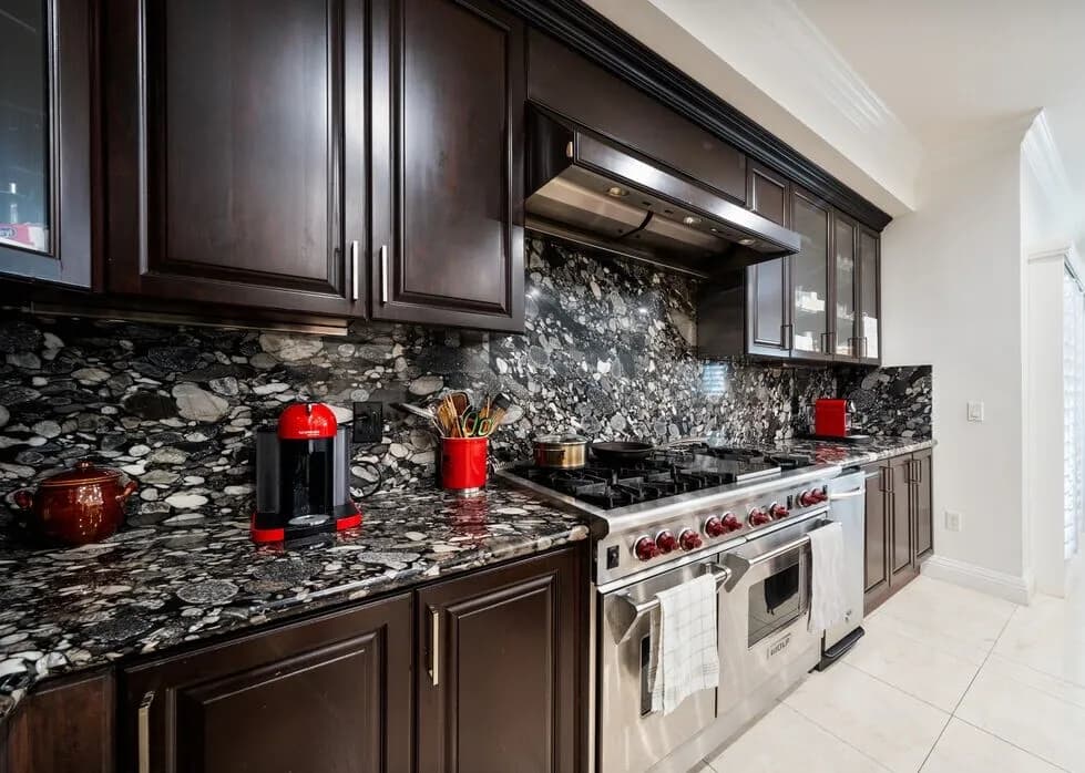 한인타운 콘도
						2007년생, 방2 화장실2, Over 1200 sf, 오픈구조, 웍인 클라셋, EV charging stations
						콘도  Los Angeles CA's preview 0