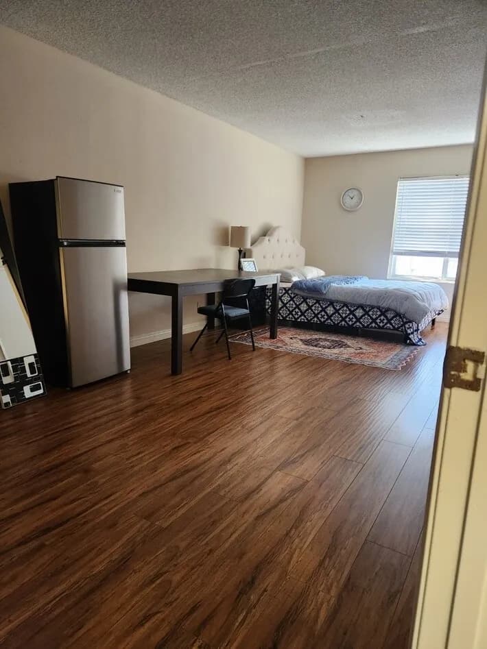 코리아타운 독방렌트
					룸메이트
					코리아타운's preview 0