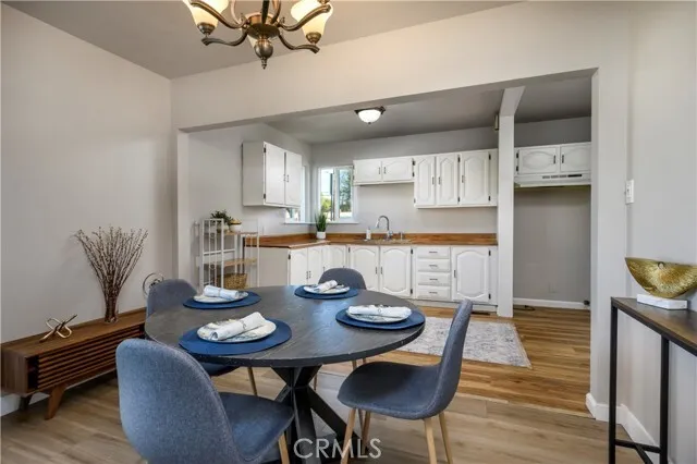 넓은 뒷마당과 RV 파킹까지! 완벽하게 관리된 위티어의 실용적인 단층 주택
						주택  Whittier CA's preview 3