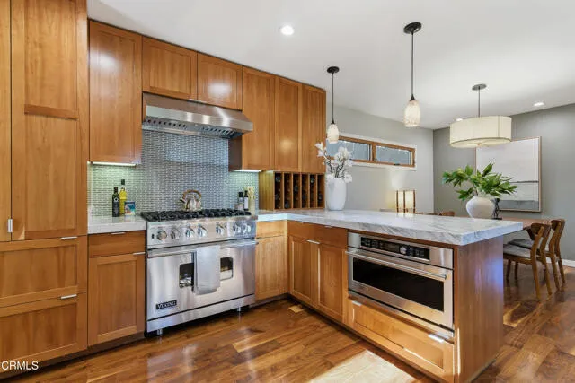 라크라센타 하우스
						방3 화장실2, 건평 약 1500 sf, 랏 약 7500 sf, 수영장
						주택  La Crescenta CA's preview 0