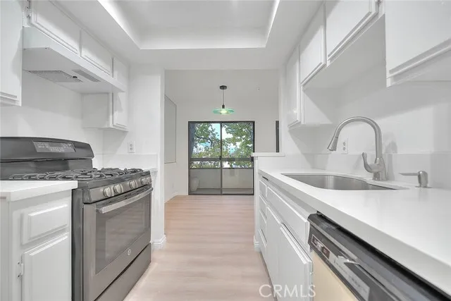 [글렌데일] 방2+화2 1,064sf 새집처럼 리모델링 콘도
						아메리카나, 갤러리아 도보거리, 테니스코트, 수영장, 스파 등 편의시설 풍부
						콘도  Glendale CA's preview 3